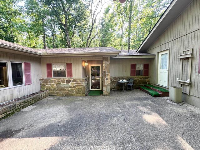1 MANO WAY, Hot Springs Village, AR 71909