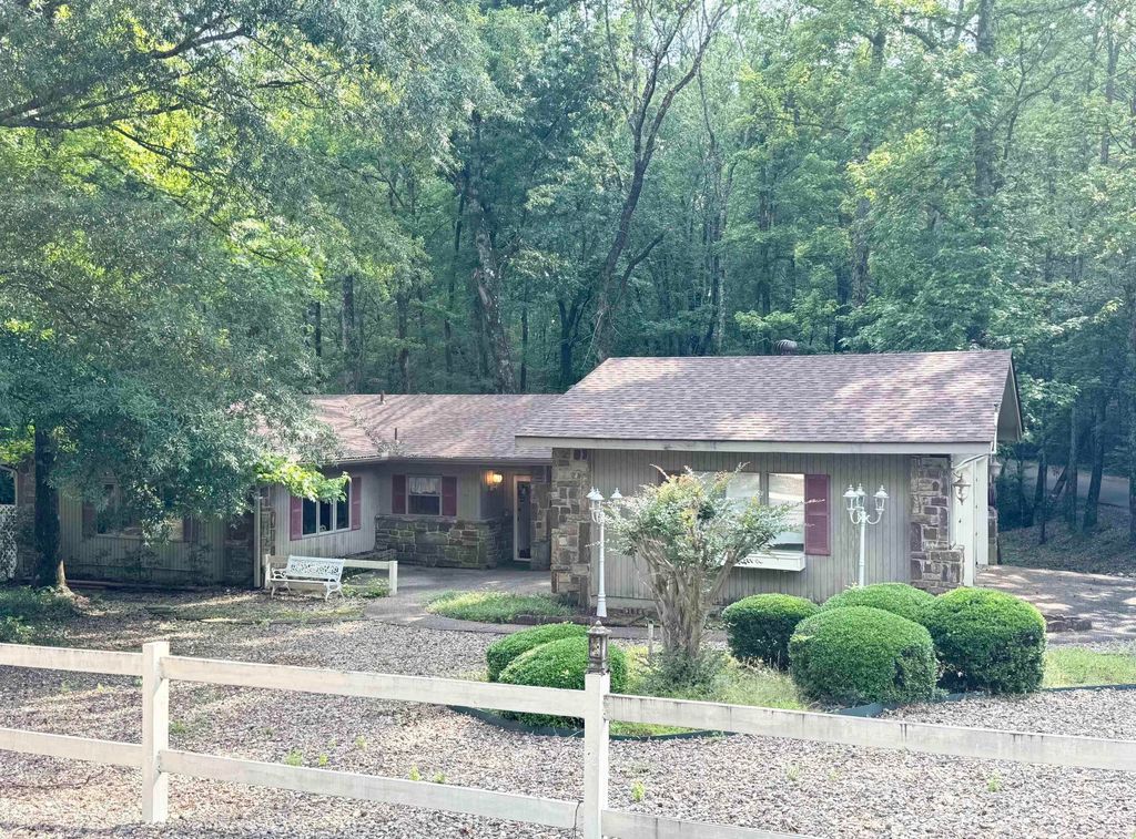 1 MANO WAY, Hot Springs Village, AR 71909
