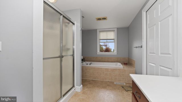 5325-L HAMMOND RD, New Holland, PA 17557
