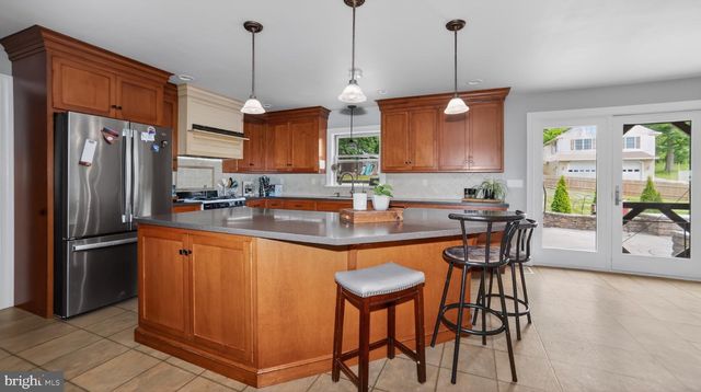 5325-L HAMMOND RD, New Holland, PA 17557
