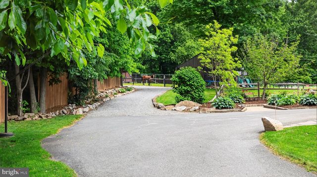 5325-L HAMMOND RD, New Holland, PA 17557