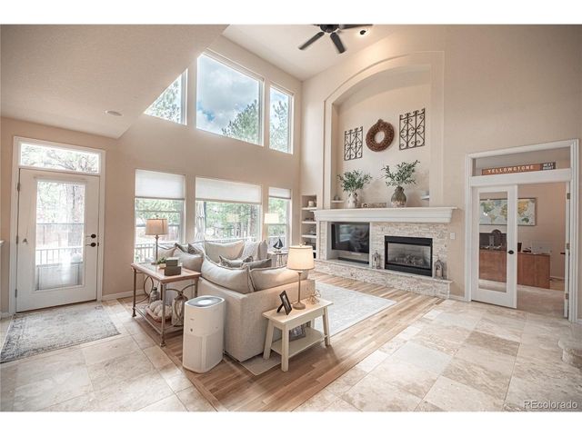 1000 Cochetopa Dr, Larkspur, CO 80118