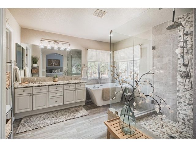 1000 Cochetopa Dr, Larkspur, CO 80118