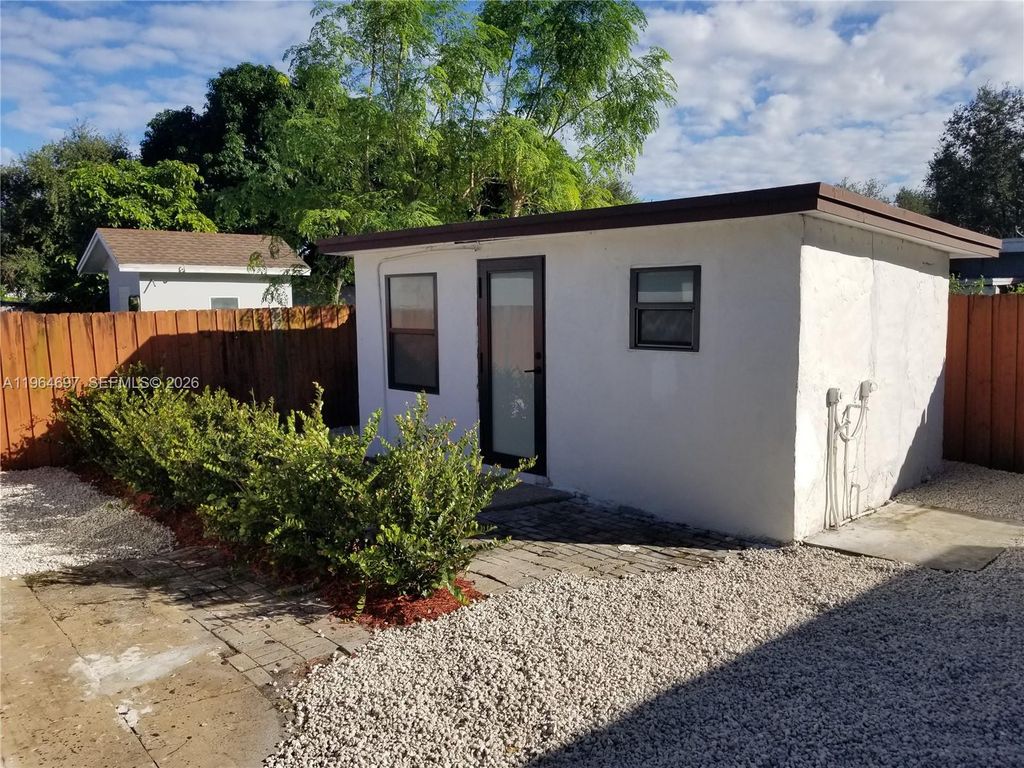 1756 NW 94th Street Back, Miami, FL 33147