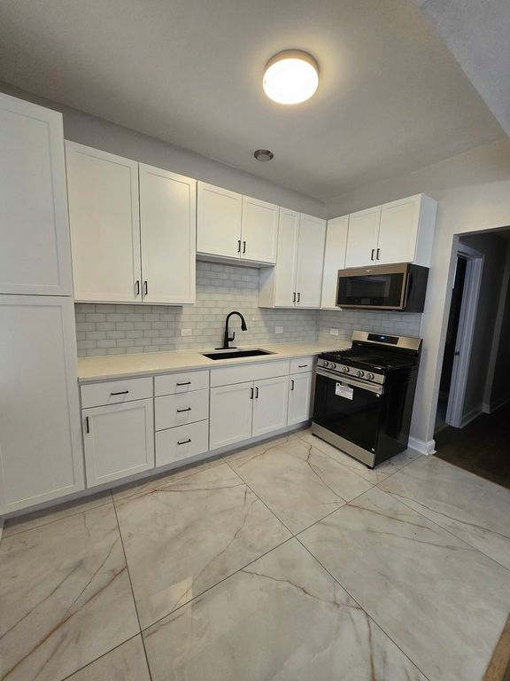 4749 S PRAIRIE Avenue, Chicago, IL 60615 — photo 3