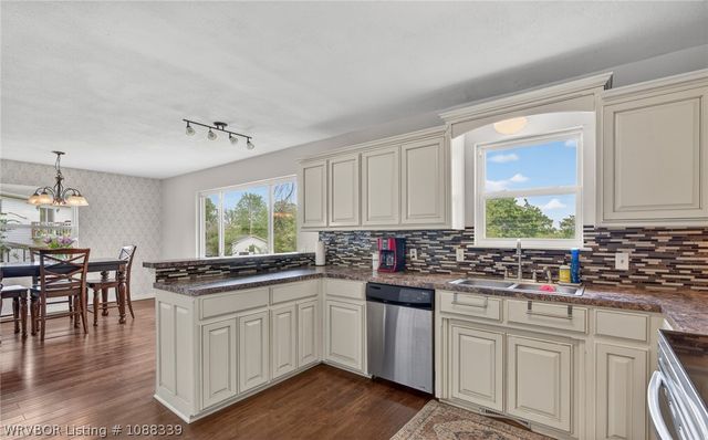 812 N 8th Street, Van Buren, AR 72956