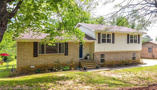 812 N 8th Street, Van Buren, AR 72956