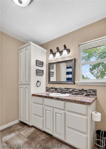 812 N 8th Street, Van Buren, AR 72956