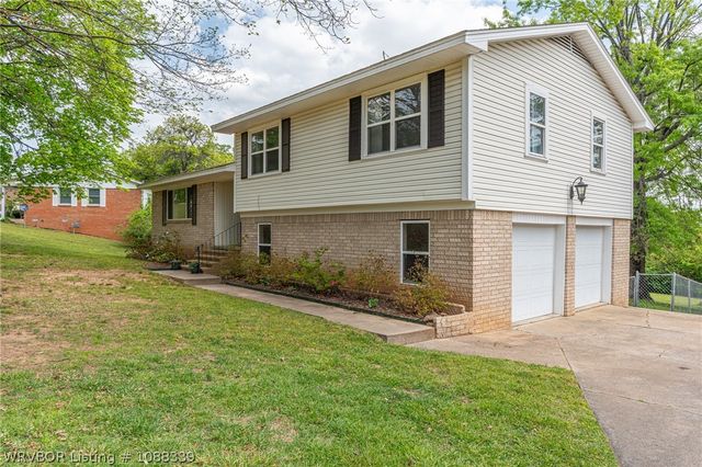 812 N 8th Street, Van Buren, AR 72956