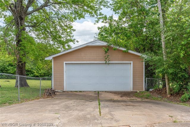 812 N 8th Street, Van Buren, AR 72956