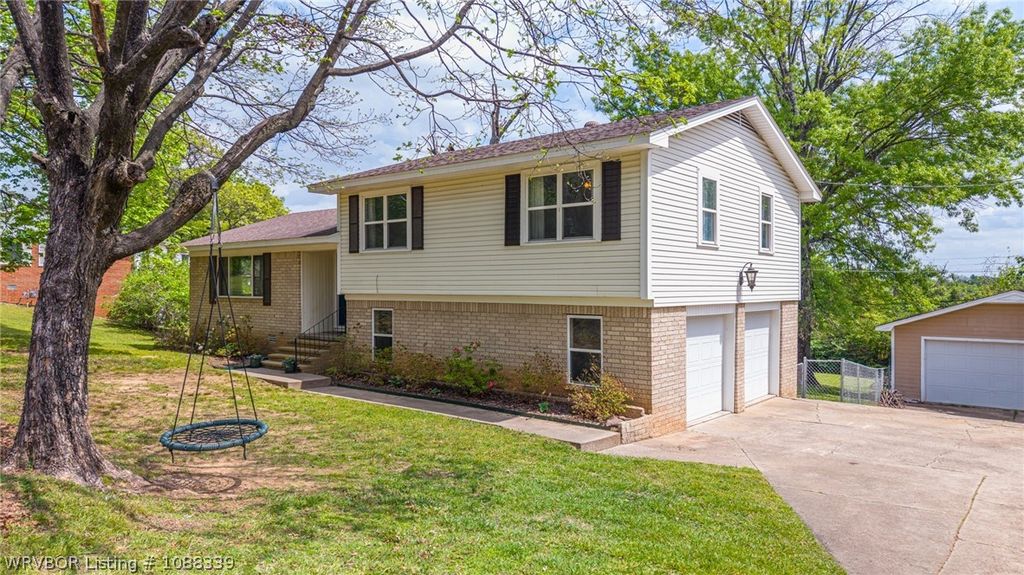 812 N 8th Street, Van Buren, AR 72956