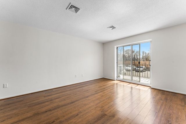 45 Loomis St 108, Malden, MA 02148