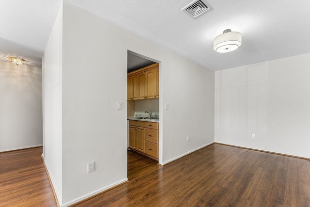 45 Loomis St 108, Malden, MA 02148