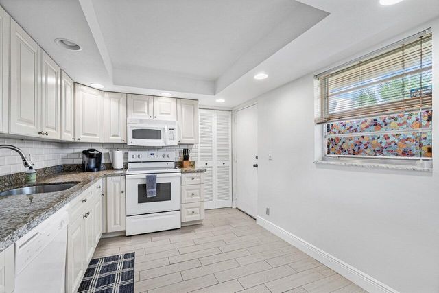 6000 NW 2nd Avenue 338, Boca Raton, FL 33487