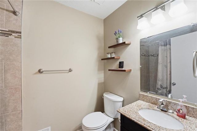 7620 E 100th Street, Kansas City, MO 64134