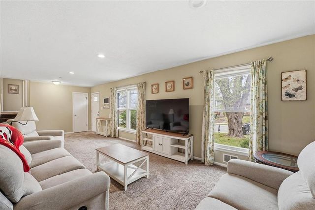 7620 E 100th Street, Kansas City, MO 64134