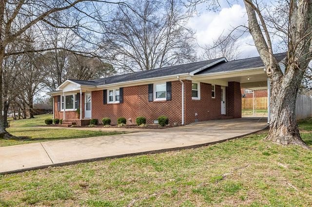 506 Oakwood Dr, Lawrenceburg, TN 38464