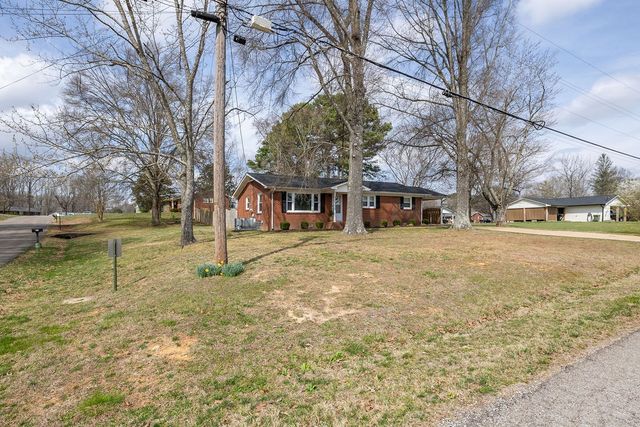 506 Oakwood Dr, Lawrenceburg, TN 38464