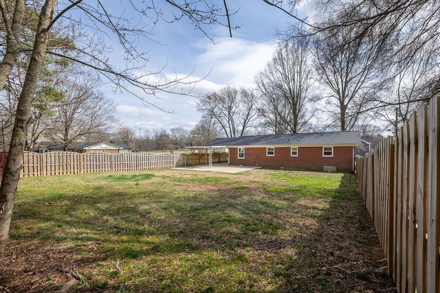 506 Oakwood Dr, Lawrenceburg, TN 38464