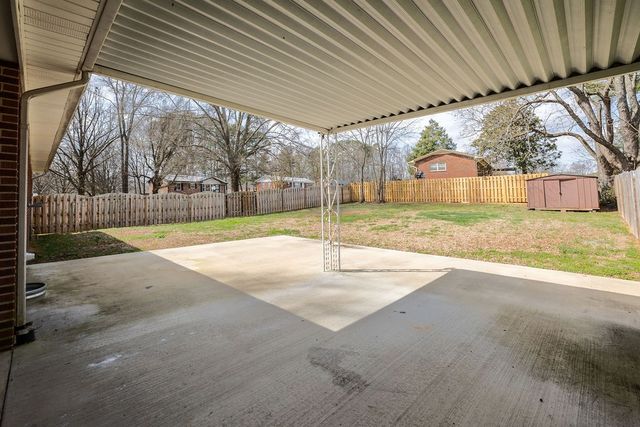 506 Oakwood Dr, Lawrenceburg, TN 38464