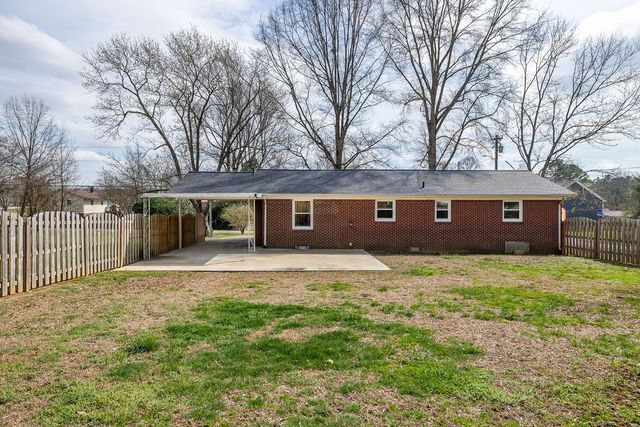 506 Oakwood Dr, Lawrenceburg, TN 38464