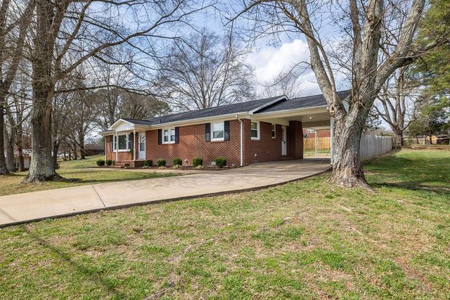506 Oakwood Dr, Lawrenceburg, TN 38464
