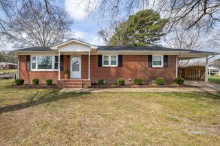 506 Oakwood Dr, Lawrenceburg, TN 38464