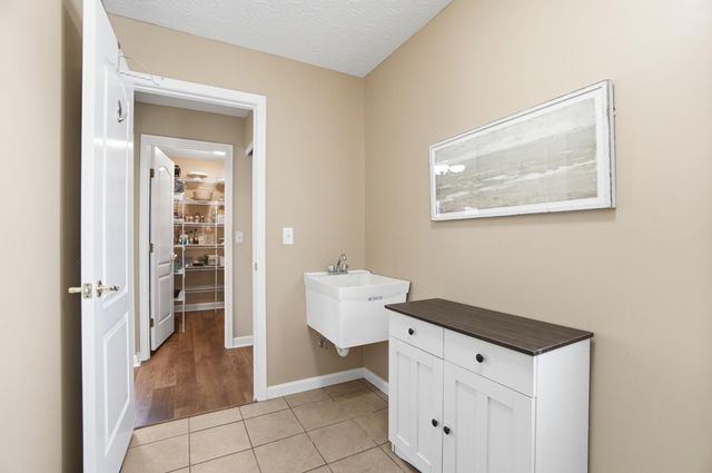 2130 Blankenbecker Drive, Florence, KY 41042