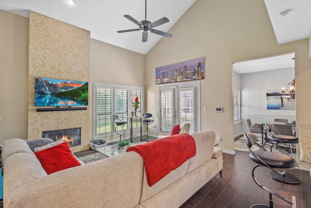 213 Cimarron Trail 2, Irving, TX 75063