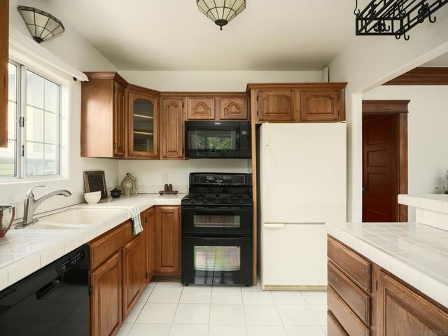 3552 Arnold, San Diego, CA 92104