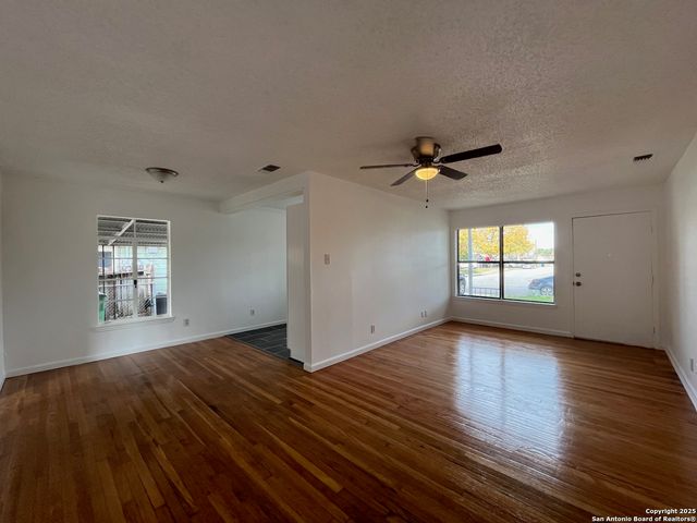 1134 W Thoraine, San Antonio, TX 78201