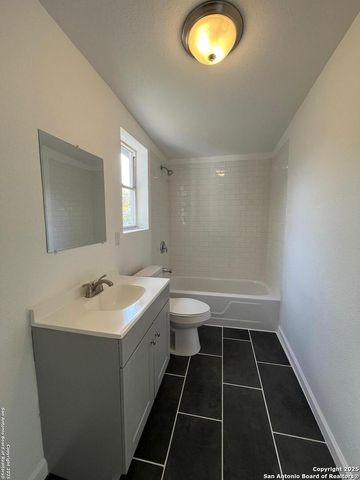 1134 W Thoraine, San Antonio, TX 78201