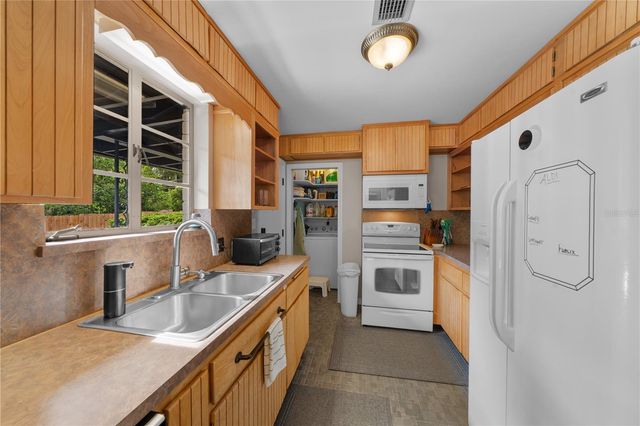 2002 NW 11TH ROAD, Gainesville, FL 32605
