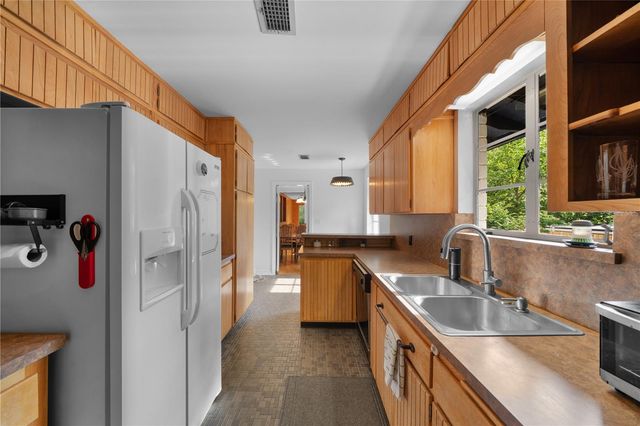 2002 NW 11TH ROAD, Gainesville, FL 32605