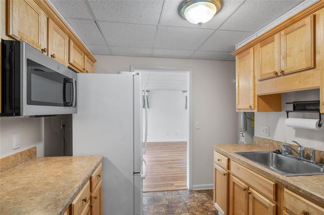 2002 NW 11TH ROAD, Gainesville, FL 32605