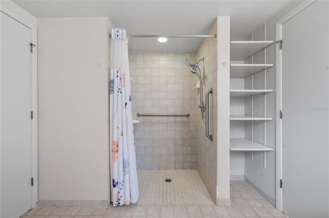 2002 NW 11TH ROAD, Gainesville, FL 32605