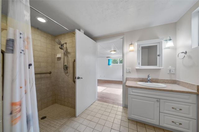 2002 NW 11TH ROAD, Gainesville, FL 32605
