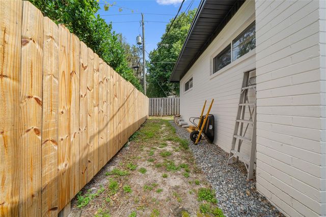 2002 NW 11TH ROAD, Gainesville, FL 32605