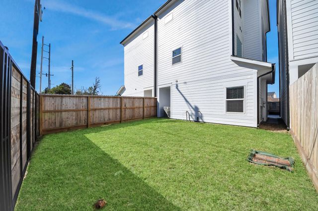 1102 Mansfield Street B, Houston, TX 77091