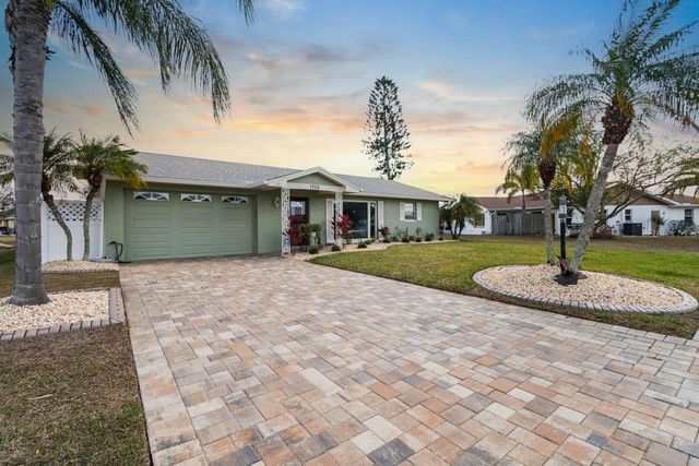 1728 COCO PALM CIRCLE, Sun City Center, FL 33573