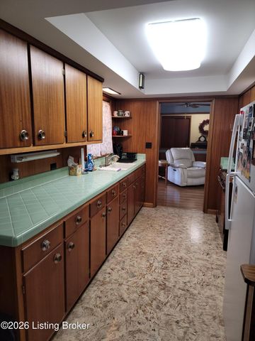 9307 Fairground Rd, Louisville, KY 40291