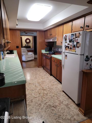 9307 Fairground Rd, Louisville, KY 40291