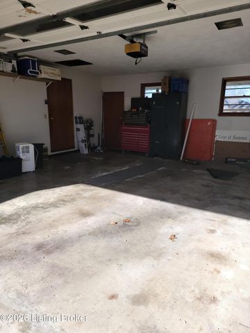 9307 Fairground Rd, Louisville, KY 40291