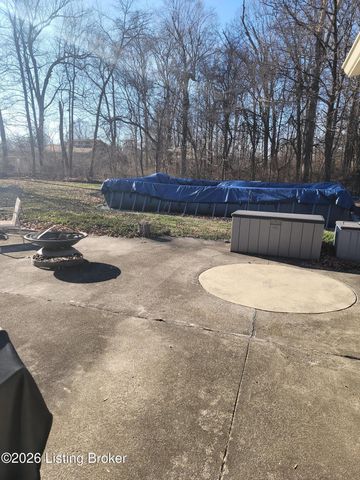 9307 Fairground Rd, Louisville, KY 40291