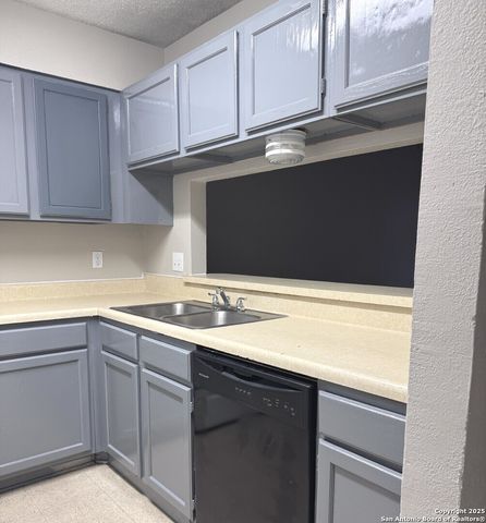 11303 Bel Air Dr Apt B, San Antonio, TX 78213