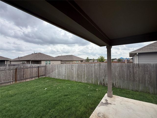 314 Abbey LN, Lockhart, TX 78644