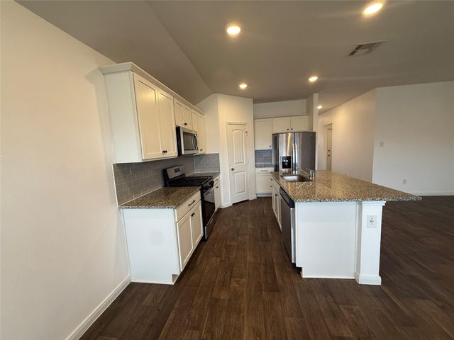 314 Abbey LN, Lockhart, TX 78644
