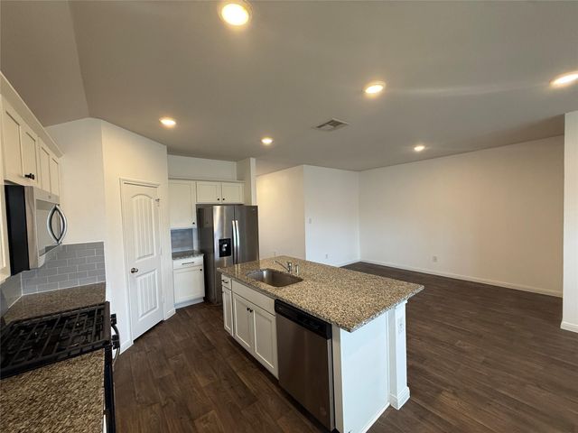 314 Abbey LN, Lockhart, TX 78644