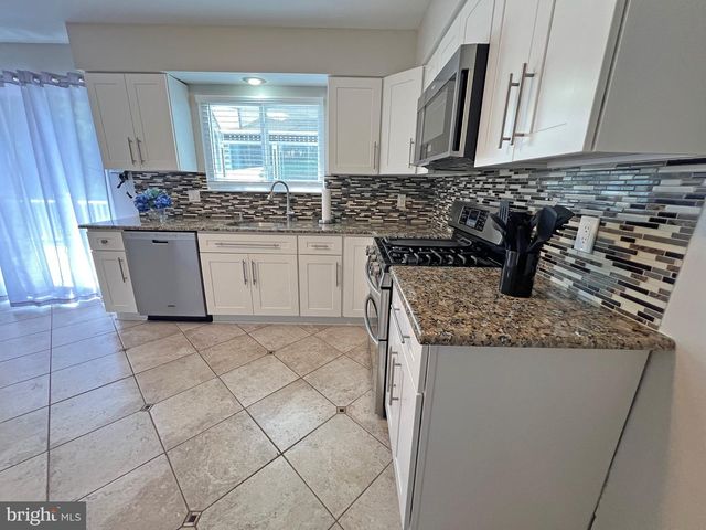 4206 UPLAND DR, Upper Chichester, PA 19061