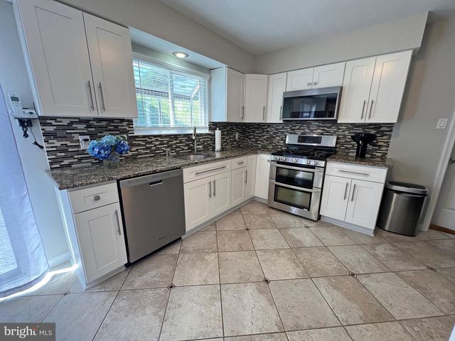 4206 UPLAND DR, Upper Chichester, PA 19061